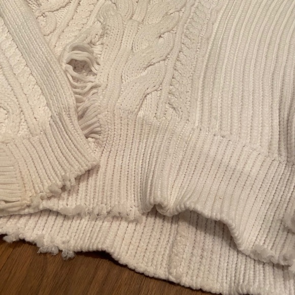 RtA White Distressed Cable V Neck Sweater - Picture 4 of 6